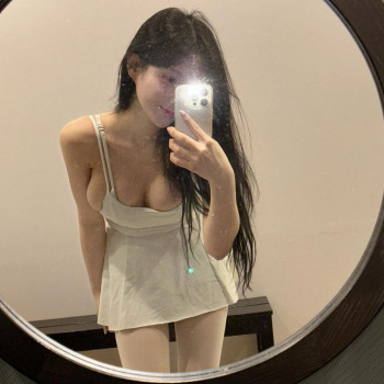옷이 작네..