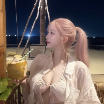 옷이 작아보이는..