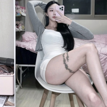 벅지 문신 누나ㄷㄷ